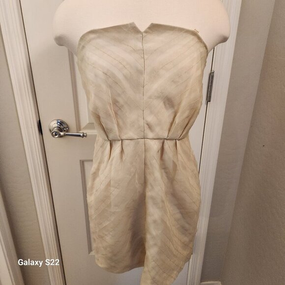 BCBG Strapless Cream Mini Dress. NWT. Size 6 - Picture 1 of 13